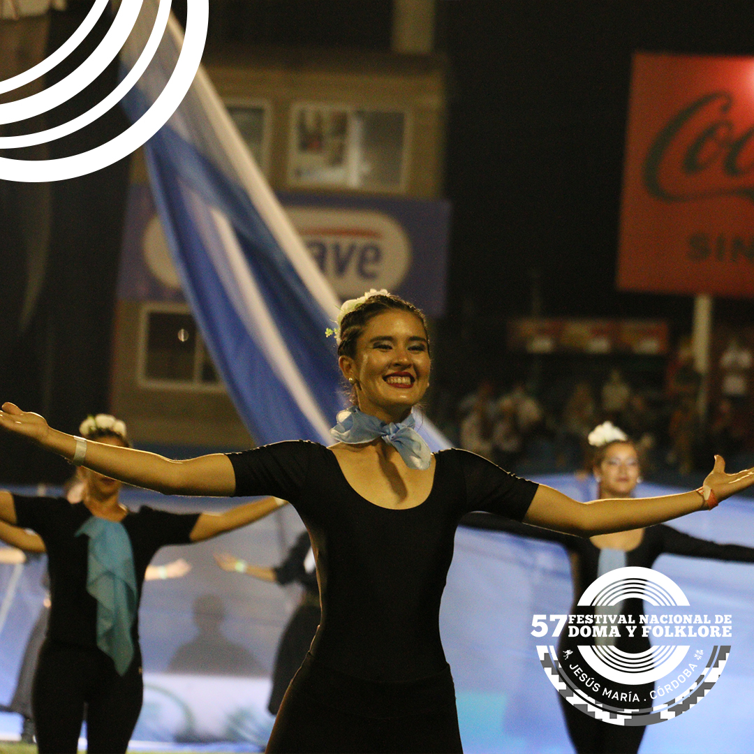 FestivalJM's tweet photo. Nos ponemos nostálgicos, recordamos la noche inaugural de la #Edicion56 🙌⚡ Y sentimos la energía recorriéndonos el cuerpo, cuanto falta para la #Edición57? 🤩
#ColoryCoraje #FestivalJM #JesúsMaría #Edición57 #EneroEnLaPiel #FestivalJM23 https://t.co/507SKrN87x