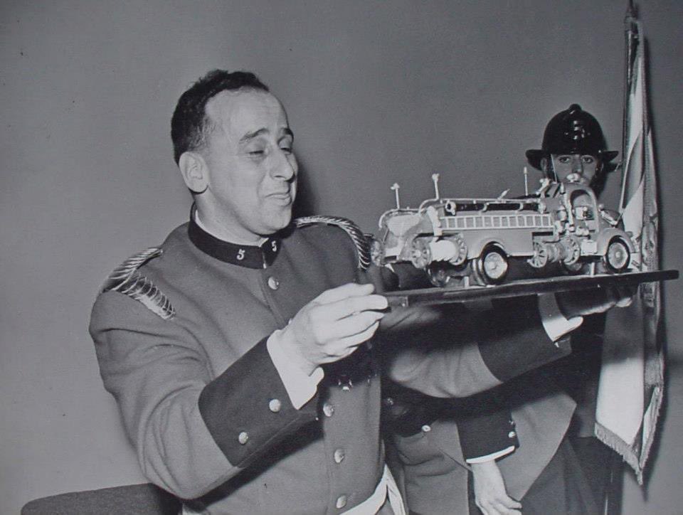 Lamentamos comunicar el sensible fallecimiento del Miembro Honorario de <a href="/BomberosNunoa/">Cuerpo de Bomberos de Ñuñoa</a> y Voluntario Honorario de Bomba Israel, don Hans Kupperman Spicker (Z.L.) con premio por 45 años de servicio. Sus funerales se realizarán mañana en el Cementerio Israelita de Santiago