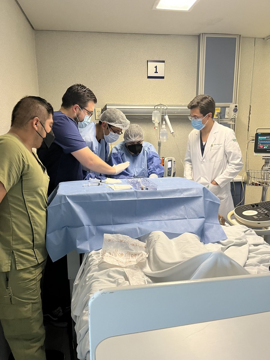 ChagoNef (@nefchago) on Twitter photo Nuestro R2, ahora enseñando y vigilando una instalación de acceso vascular, de lo mejor que regala la residencia <a href="/CmitNefrologia/">Nefrología CMIT</a> Nuestro R2, ahora enseñando y vigilando una instalación de acceso vascular, de lo mejor que regala la residencia <a href="/CmitNefrologia/">Nefrología CMIT</a>