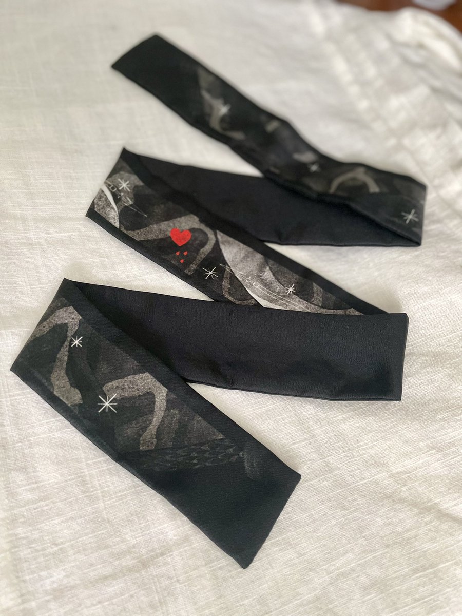 「(Vibrates excitedly) my #OFMD silk scarf」|🩸 Mapurl 🩸store reopening 1/21 3 PM PSTのイラスト