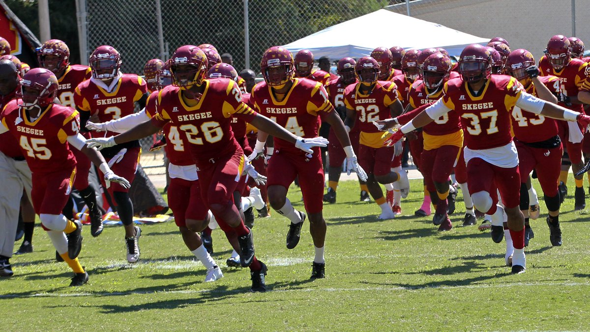 TrevarisW13's tweet photo. Blessed to say I have received an offer from the Prestigious Tuskegee University ‼️ @CoachWatson9 @TU_Footba11 #GOGoldenTigers #HBCU https://t.co/Hv7GY5Ad4h