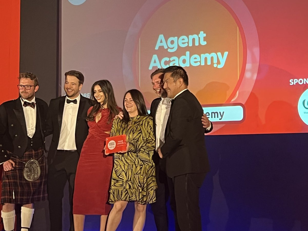 The winner of the Diversity and Inclusion Award is Agent Academy! Congratulations to the team at Agent Academy @HelloAgent_ <a href="/paulycorc/">Paul Corcoran</a> #ECHOBIZAWARDS <a href="/LJMU/">Liverpool John Moores University</a> <a href="/unitedutilities/">United Utilities</a>
