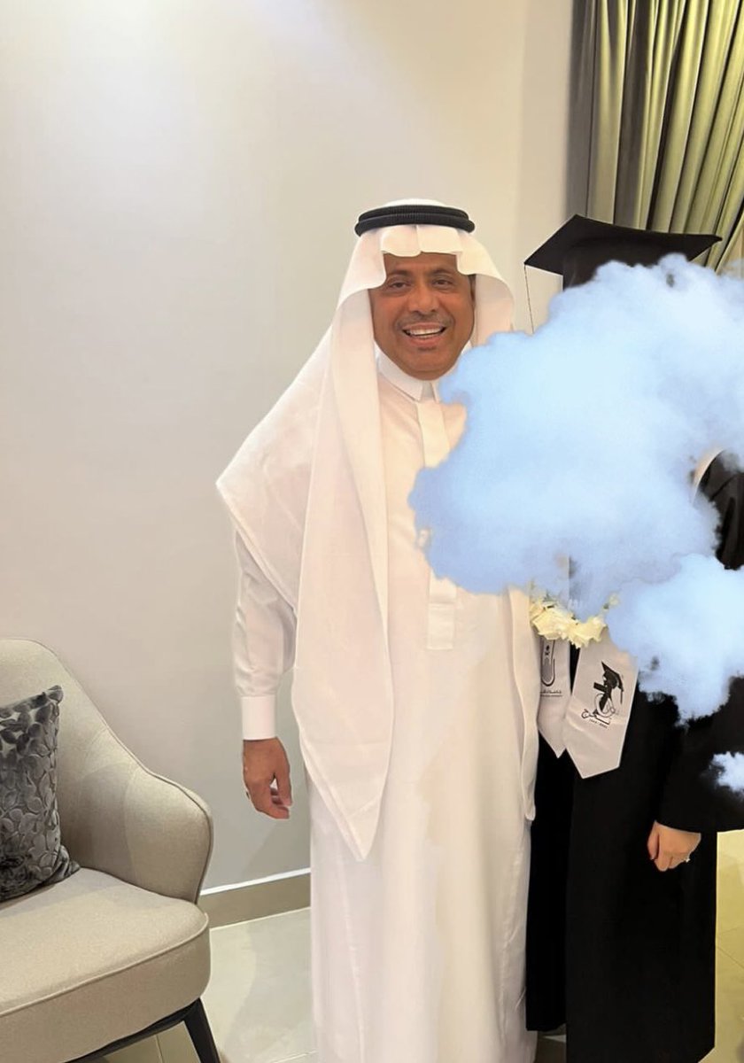 rahaf_kj's tweet photo. بابا اللي كان معايا في كل صغيرة وكبيرة
من سؤاله كل يوم وبعد كل اختبار الى كل فعالية شاركت فيها وشارك معايا فيها 🥺🤍 
Best dad award goes to: https://t.co/3UhDuaCeHg