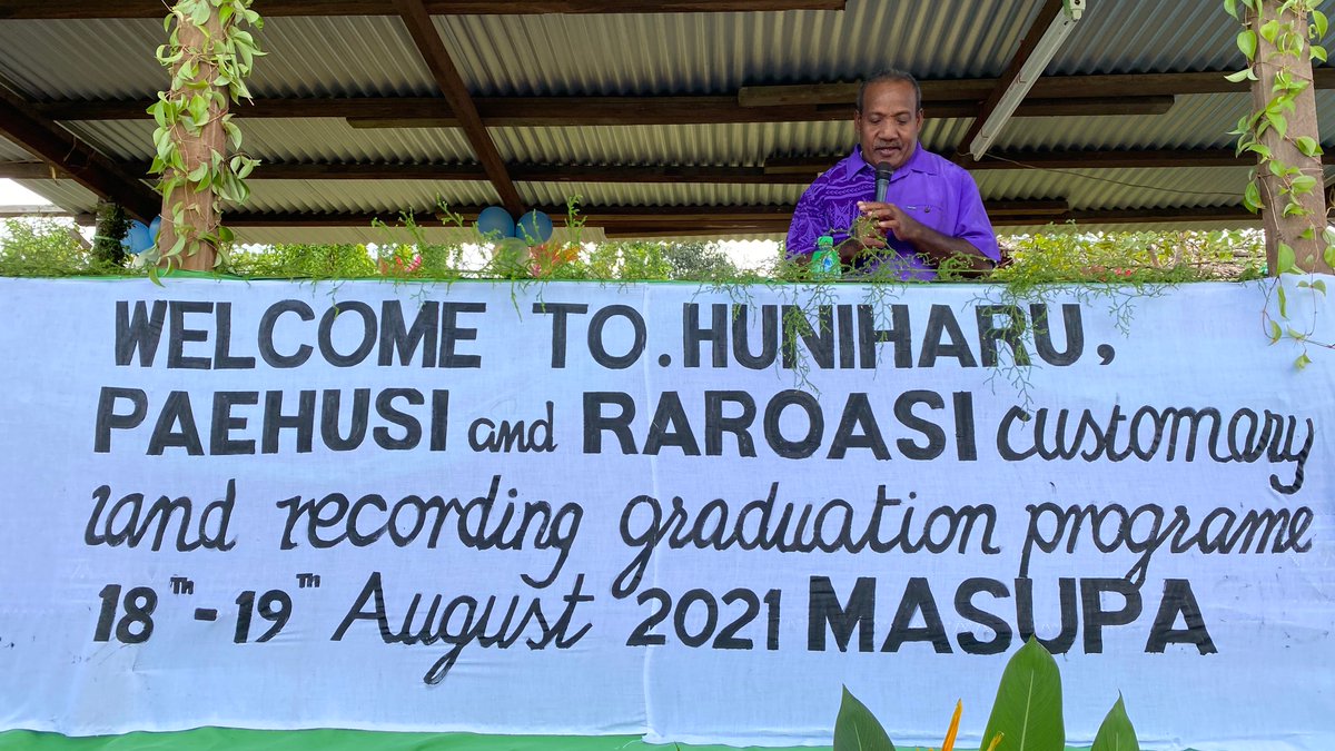 UNDP_Solomons's tweet photo. Land recording allows customary landholding groups to enjoy their land rights through full protection of the law.
As part of the #StoriesFromTheHapiisles, read how @UNDP_Solomons π€ w/ #MLHS to carry out #land recording in 3 target provinces.
π°: https://t.co/yNuaspBcFX https://t.co/ePaPxwfVWb