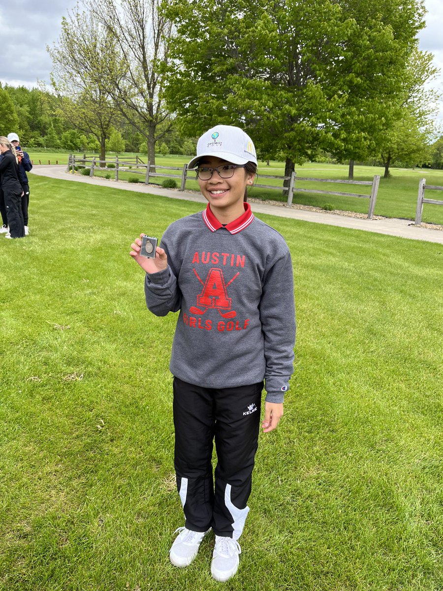 AHSGirlsGolf5's tweet photo. Ailani was honored as not only a Top 6 medalist at the conference meet, but also as an All conference selection! Not bad for a 7th grader https://t.co/cZ4Rx6a80o