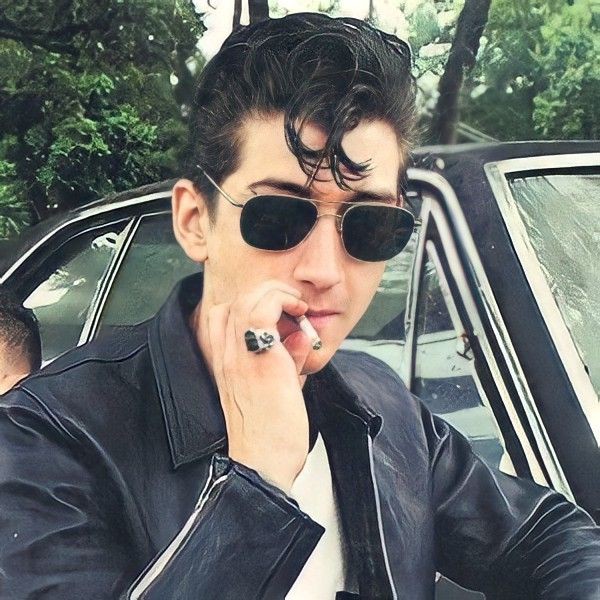 alexturnerecent's tweet photo. it's safe to say that arctic monkeys did not announce am7 today https://t.co/rHOa1KuqGt
