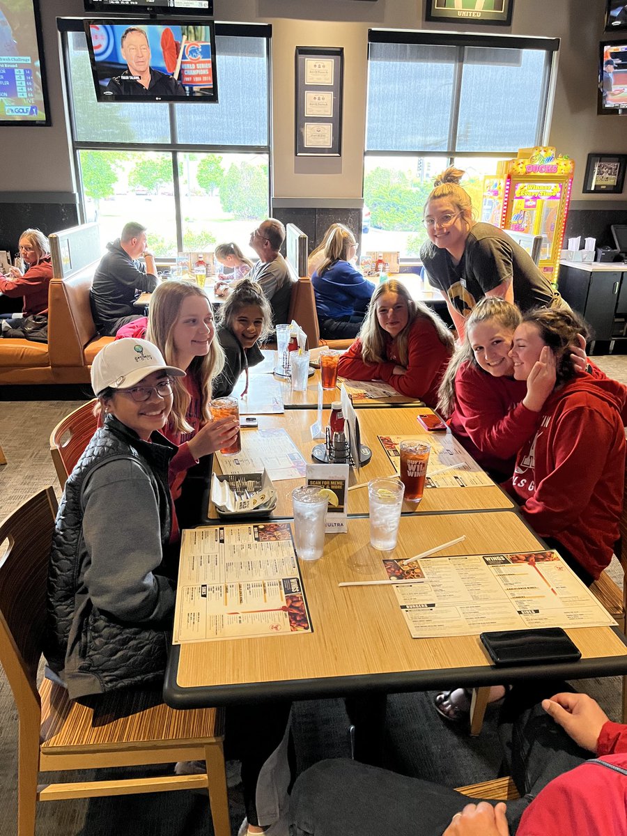 AHSGirlsGolf5's tweet photo. A little celebration lunch! Bonus- our waitress was an AHS Girls’ Golf alumnus! https://t.co/6Was2V23Cm