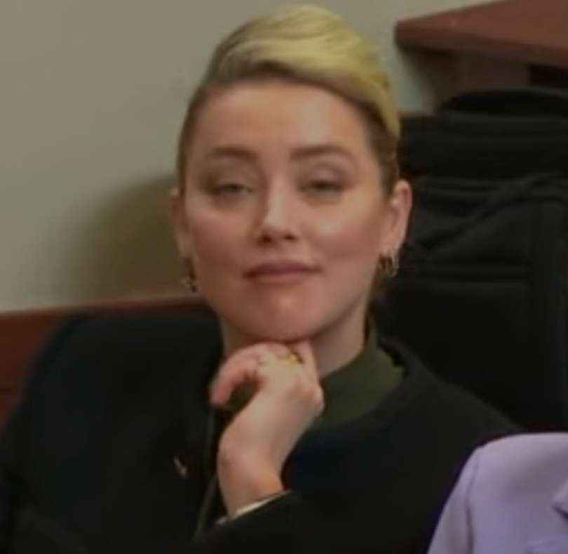 vivoinpace's tweet photo. She is no victim, she is an abuser and a psycho
#amberheardisapsychopath 
#amberheard 
#AmberHeardIsALiar 
#Narcissist 
#deppvsheardtrial https://t.co/f8pnRCEdtc