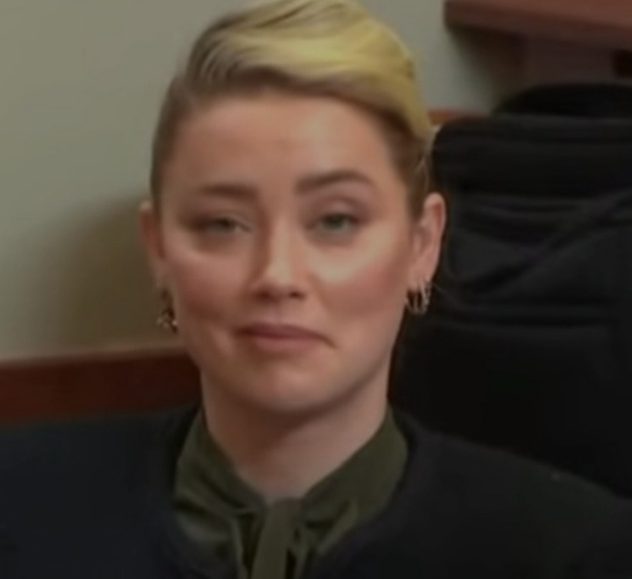 vivoinpace's tweet photo. She is no victim, she is an abuser and a psycho
#amberheardisapsychopath 
#amberheard 
#AmberHeardIsALiar 
#Narcissist 
#deppvsheardtrial https://t.co/f8pnRCEdtc