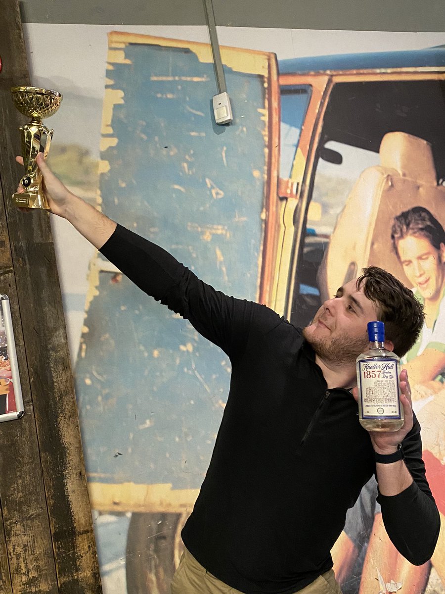 UoLPcS's tweet photo. Jason 7-6 Kyle 

Jason overcomes the walkabout wobble on the table and a fantastic opponent and keeps his record of winning every social tournament he has entered, he takes home a bottle of @BandsmanGin for his troubles (and it’s his favourite one) https://t.co/0tfp687RDQ
