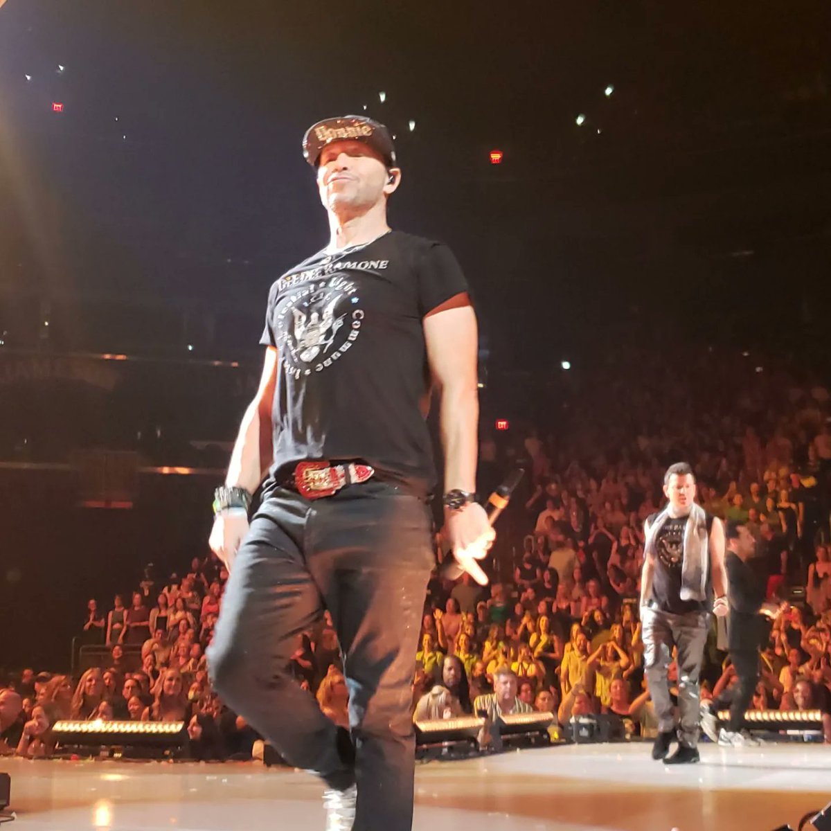 rister_sassy's tweet photo. #nkotbmixtapetour2022 rolled through my home state of AZ.
My first time at 5 star VIP.
The guys are amazing and give the best hugs.
Seen them 5x this was the best!
#NKOTBMixtapeTour #Thankful #nkotb #blockheadnation
@DonnieWahlberg thank you. https://t.co/Pbd5HujwzB