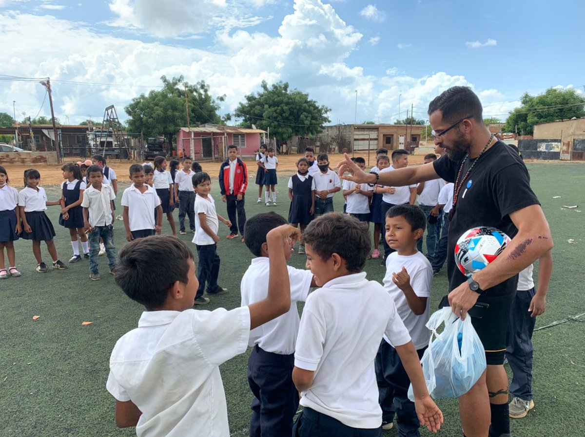 Hoy en la sesión escolar, se logró atender aproximadamente 100 niños y niñas. Cada jueves en la comunidad #CiudadLossada de #Maracaibo #Venezuela se incentiva a qué pongan en práctica alternativas para disminuir los altos niveles de contaminación.
