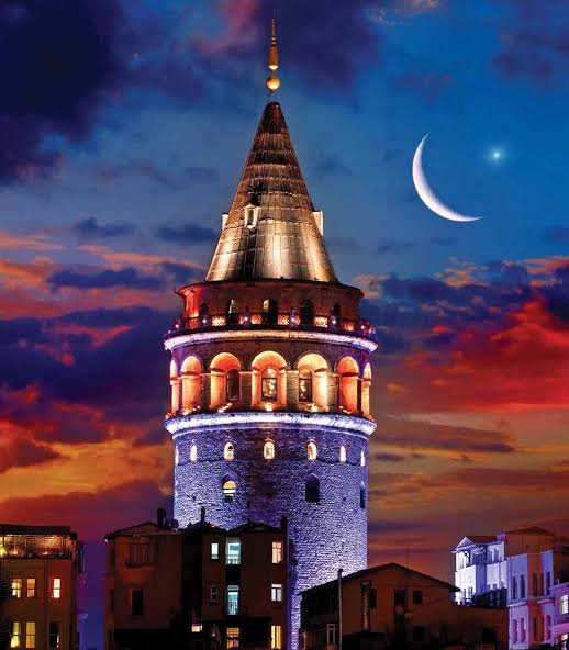 G A Z E L 
Sükut etsin perişan zülf söyleyen dudağ olsun

Bu sinem üzre anın lebleri her dem du dağ olsun

Tebessüm eyleyüb baran döker sahra-yi sevdama

Bulutlar her gece habgahi,seyrangahi bağ olsun

Dilaver Cebeci