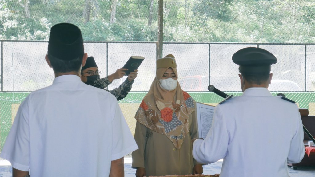 DesaBeluk's tweet photo. Telah dilantik hari ini, Jumat 27 Mei 2022. Tuti Riyadiningsih sebagai Perangkat Desa Beluk Kepala Dusun Pekutukan. https://t.co/Sq1KpEAPq5