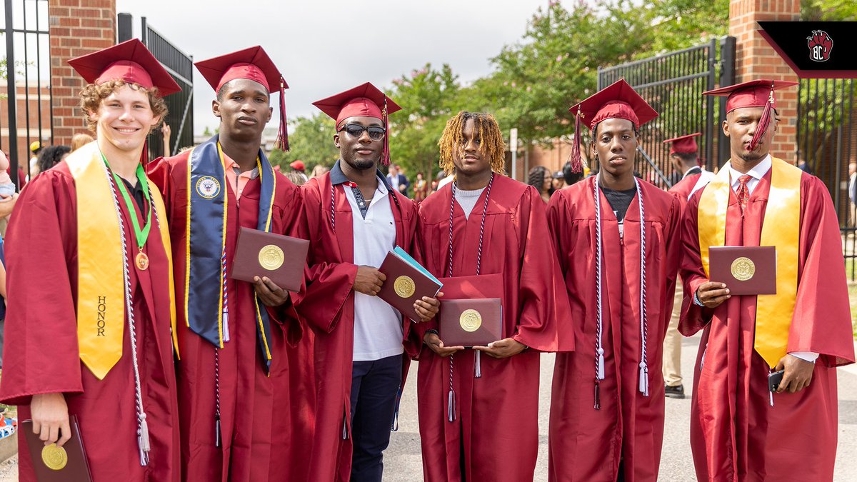 Thank you Seniors! <a href="/ian2nice/">Ian Myers</a> still to fast to catch 🏃🏾‍♂️. You guys ways welcome back in Cayce