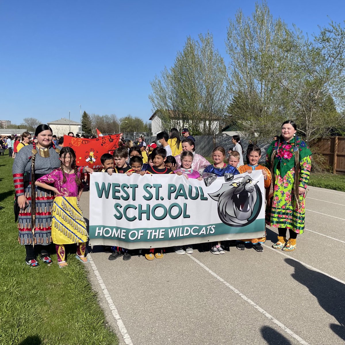 WestStPaulScho1's tweet photo. Our West St. Paul School Powwow Club had a great night to dance powwow tonight!  A gathering, feast, music and dance was a wonderful way to spend the evening. https://t.co/MGREO4ovjF