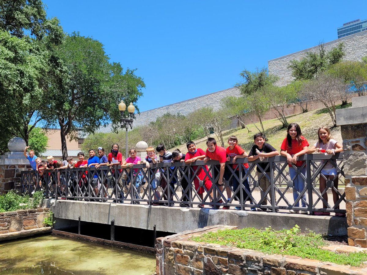 STEMrsZ's tweet photo. Third grade had so much fun to go on our field trip to Hemisphere park π #kfethirdgrade #zelenakthird #kfeproud https://t.co/ZoOmIiGt4S