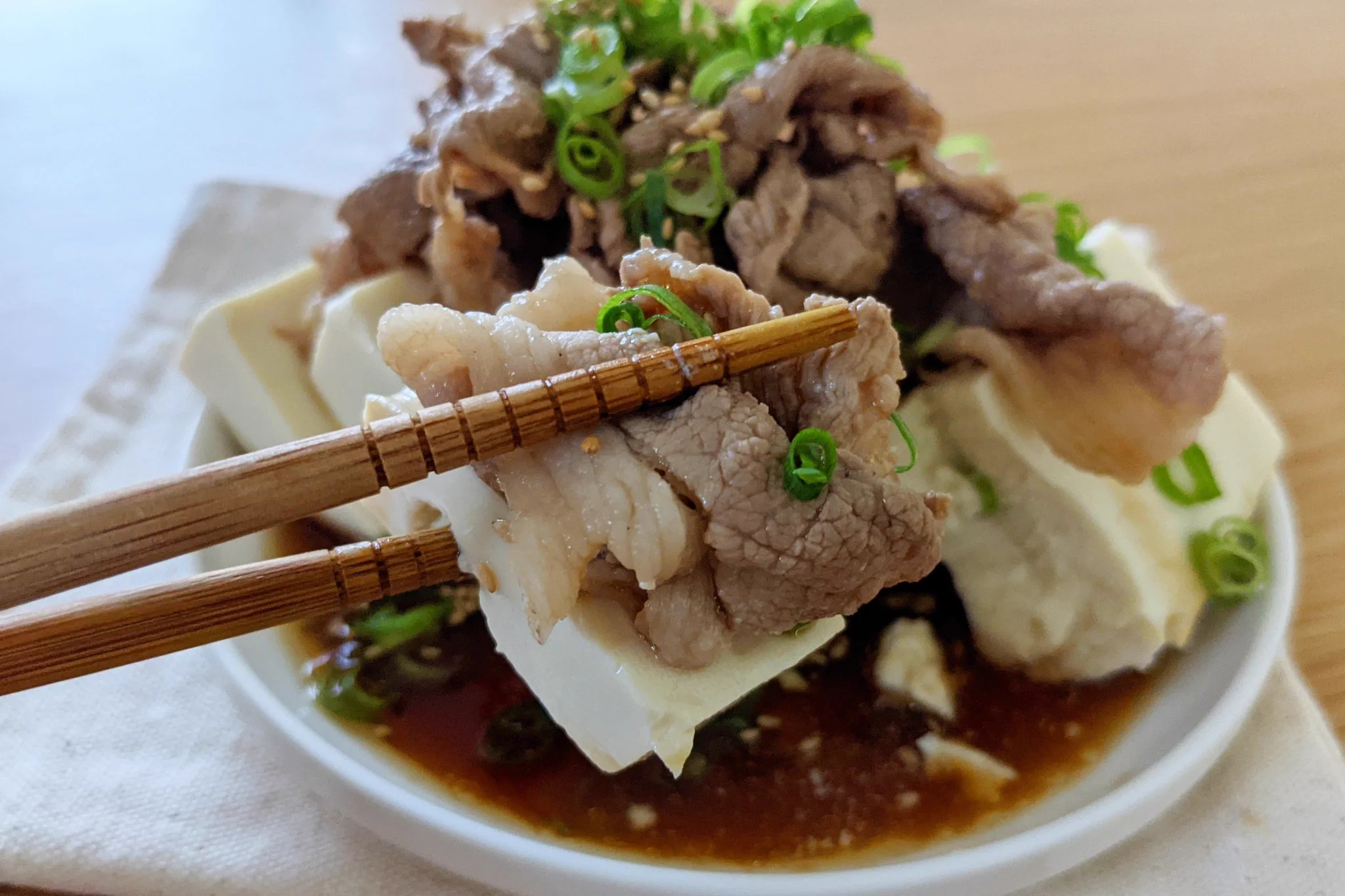 さっぱり感がクセになる！悪魔のごまだれ豚豆腐。