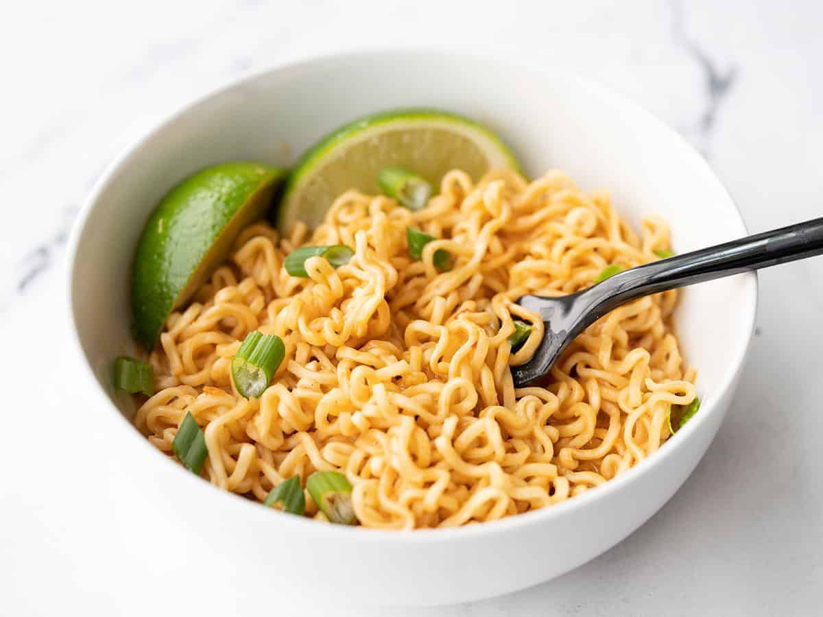 thugshel's tweet photo. soggy ramen is simply superior no fks given #ilovespaghetti #friendlynoods https://t.co/4k20xCcn38
