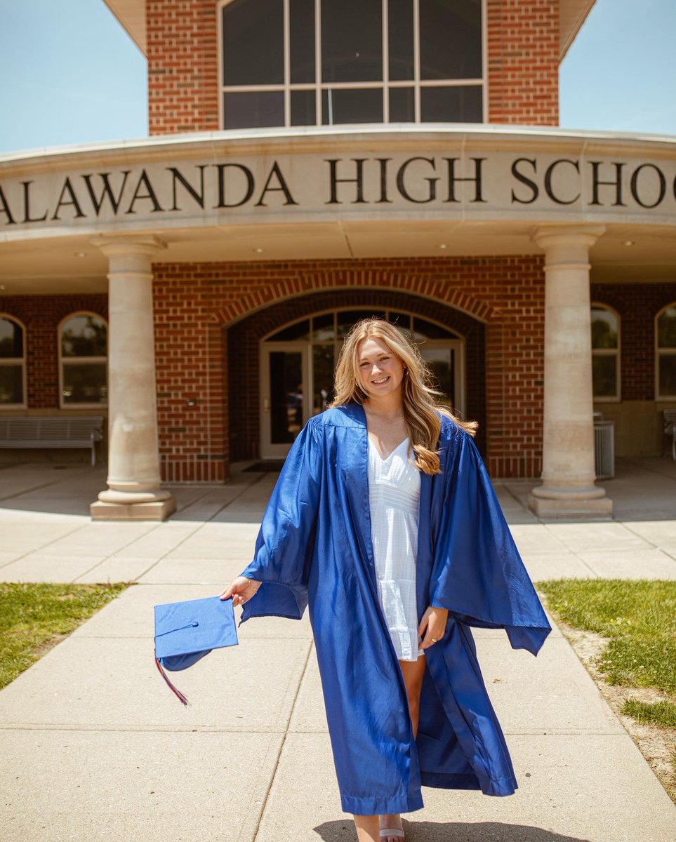 patton_madie's tweet image. 3 High Schools in 3 states in 4 years. 
Done with courage, love, and intention.

Goodbye HS, I’ll think of you forever — To all the places I’ve been, and all the places I’m going. ❤️