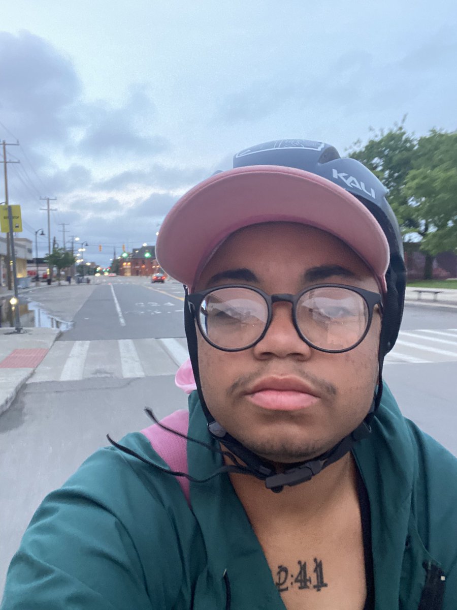 butchbobbyhill's tweet photo. #transniggatakeover #transniggathirstday 

I stay biking! (And safe w a helmet) 
🚴🏽🚴🏽🚴🏽 https://t.co/6d0rZTQKHY
