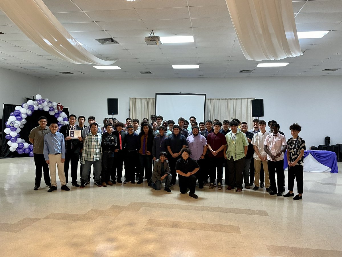 YmlaAthletics's tweet photo. Great turn out for the Athletic Banquet. Thank you class of 2022 for laying the foundation 🦁. https://t.co/O5NvvHfrJd