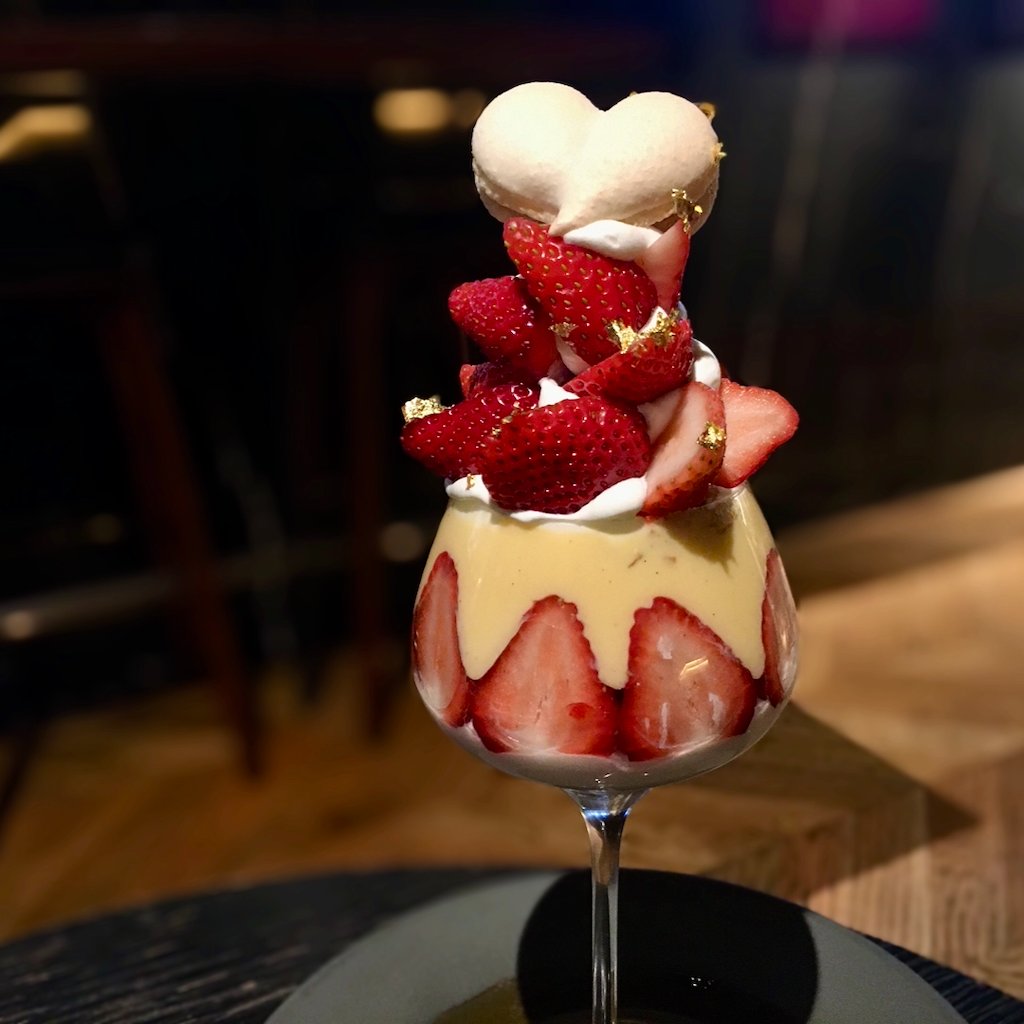 バンド界のパンケーキ王子bot Brown Cafe 京橋 京阪モールリニューアル後にできた1fはパン屋さん 2fはカフェバーのお店 スタイリッシュすぎる店内では 様々なフォトジェニックなスイーツメニューがずらり 味も高級感溢れる美味しさ T Co