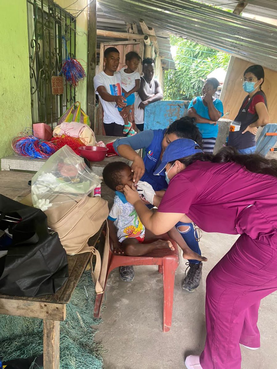 SaludImbabura's tweet photo. # Esmeraldas|Centro de Salud Tipo A Tachina #Distrito08d01 Personal del Centro de Salud Tachina realiza actividades de atención integral en niños, adultos y adultos mayores en los sectores de Pianguapi #1 y  #2
✅ Fluorización 
✅ Vacunación 
✅ Atención médica 
#JuntosCumplimos https://t.co/S5T3Cu3G73
