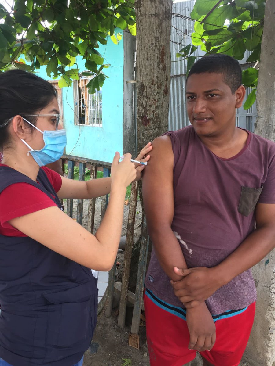 SaludImbabura's tweet photo. # Esmeraldas|Centro de Salud Tipo A Tachina #Distrito08d01 Personal del Centro de Salud Tachina realiza actividades de atención integral en niños, adultos y adultos mayores en los sectores de Pianguapi #1 y  #2
✅ Fluorización 
✅ Vacunación 
✅ Atención médica 
#JuntosCumplimos https://t.co/S5T3Cu3G73