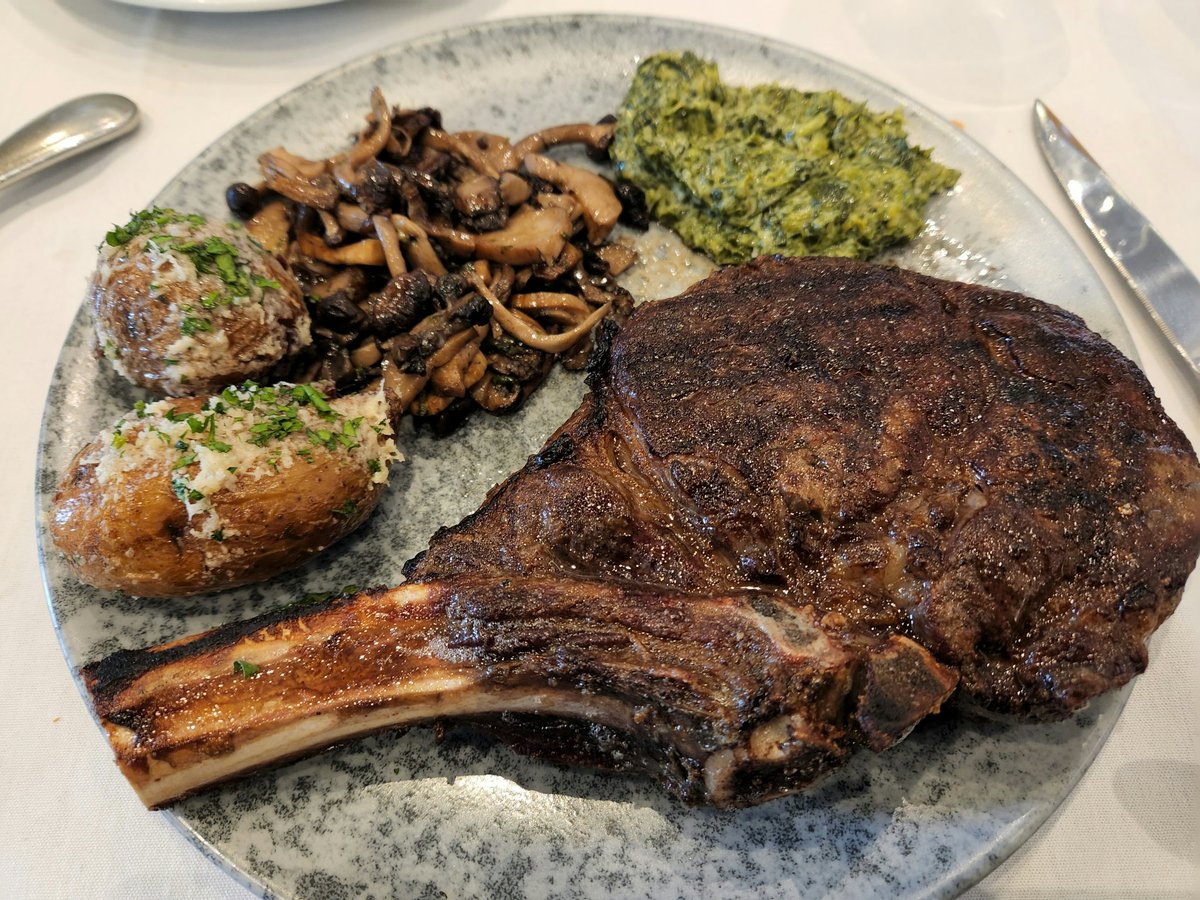 JohnLukeNYC's tweet photo. #DinnerTime At #One10 SteakHouse Long Island #Yummy https://t.co/TLKv9QESfu