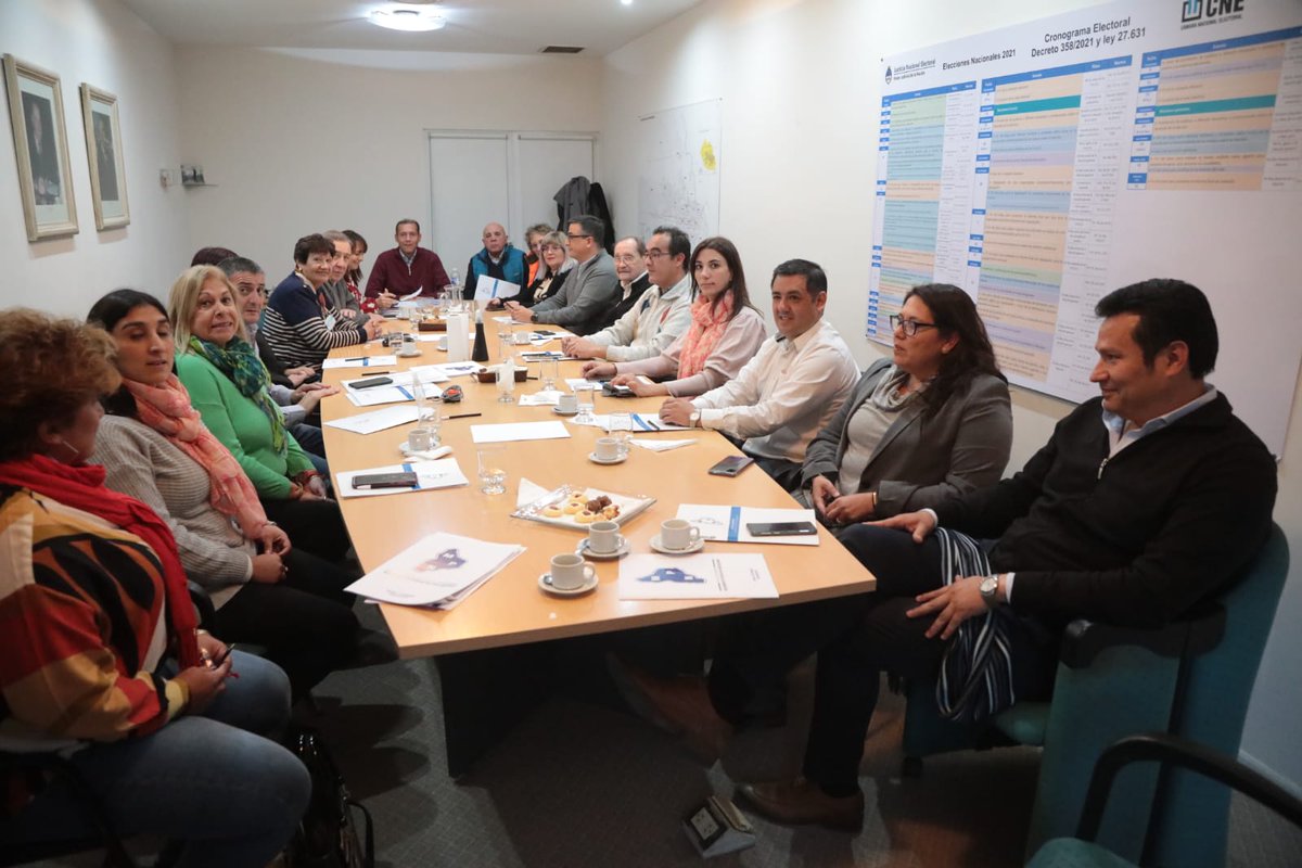 Mantuvimos una reunión de trabajo en la Junta de Gobierno del <a href="/MPN_OK/">MPN</a>, donde asumieron nuevos integrantes titulares. ¡Sigamos bregando juntos por el bienestar de cada neuquino y neuquina! #JuntosPodemosMás