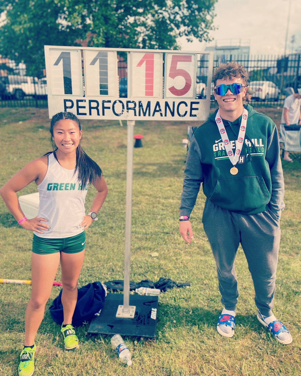 State Champions!!!
Kyler Nichols clears 15’
Carolina Bannanch clears 11’
…for the top spot in the podium
#Hawkem #buildthehill