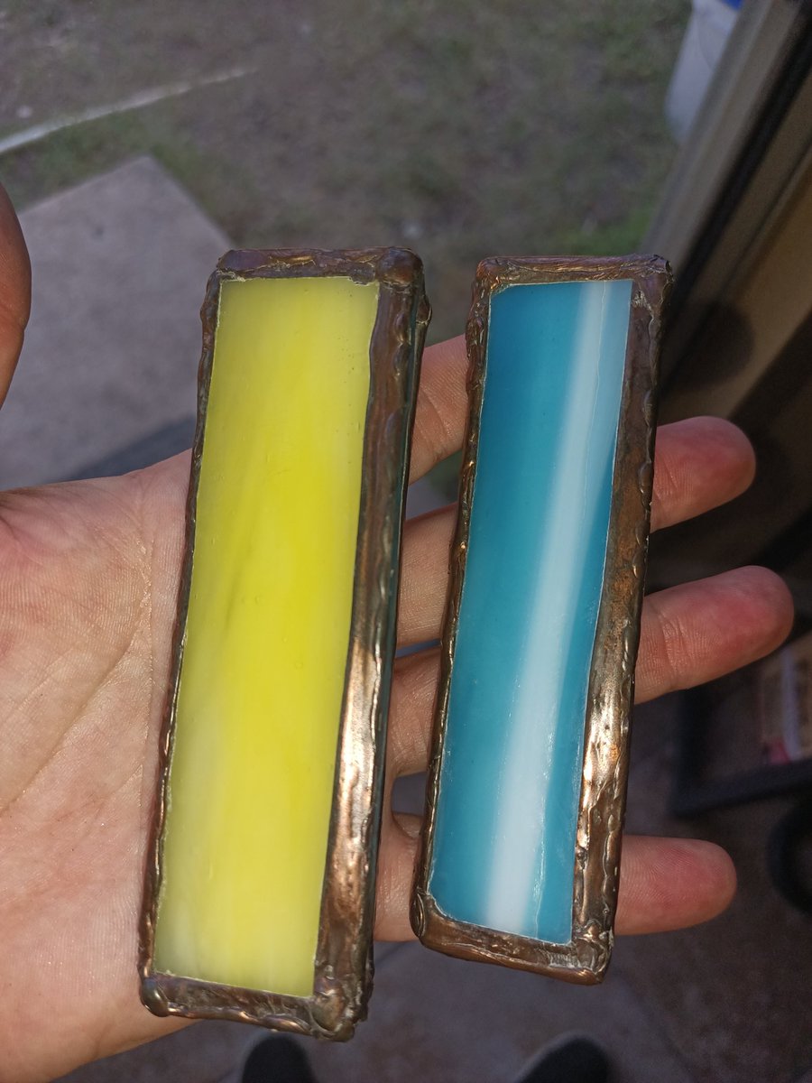 AccordingToBush's tweet photo. Just a reminder I guess for anyone new following me, I do glass things too 🌈 https://t.co/zOEI7BzY5E