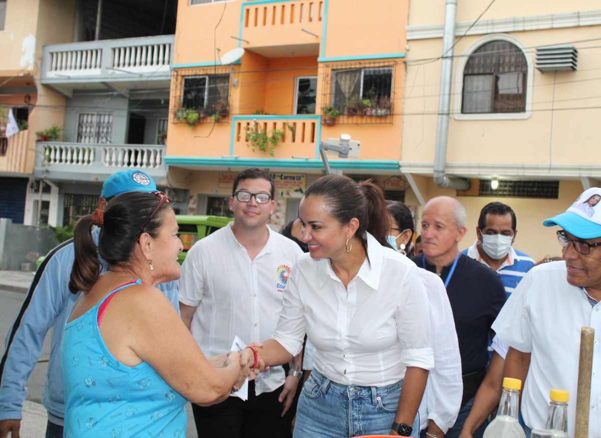 Amo la ciudad que me vio nacer y me niego a normalizar la escalada de violencia que vivimos. 
#Guayaquil merece seguridad, esperanza y días de alegría. Tengo la convicción que junto a ustedes podemos cambiar esta dura realidad.
