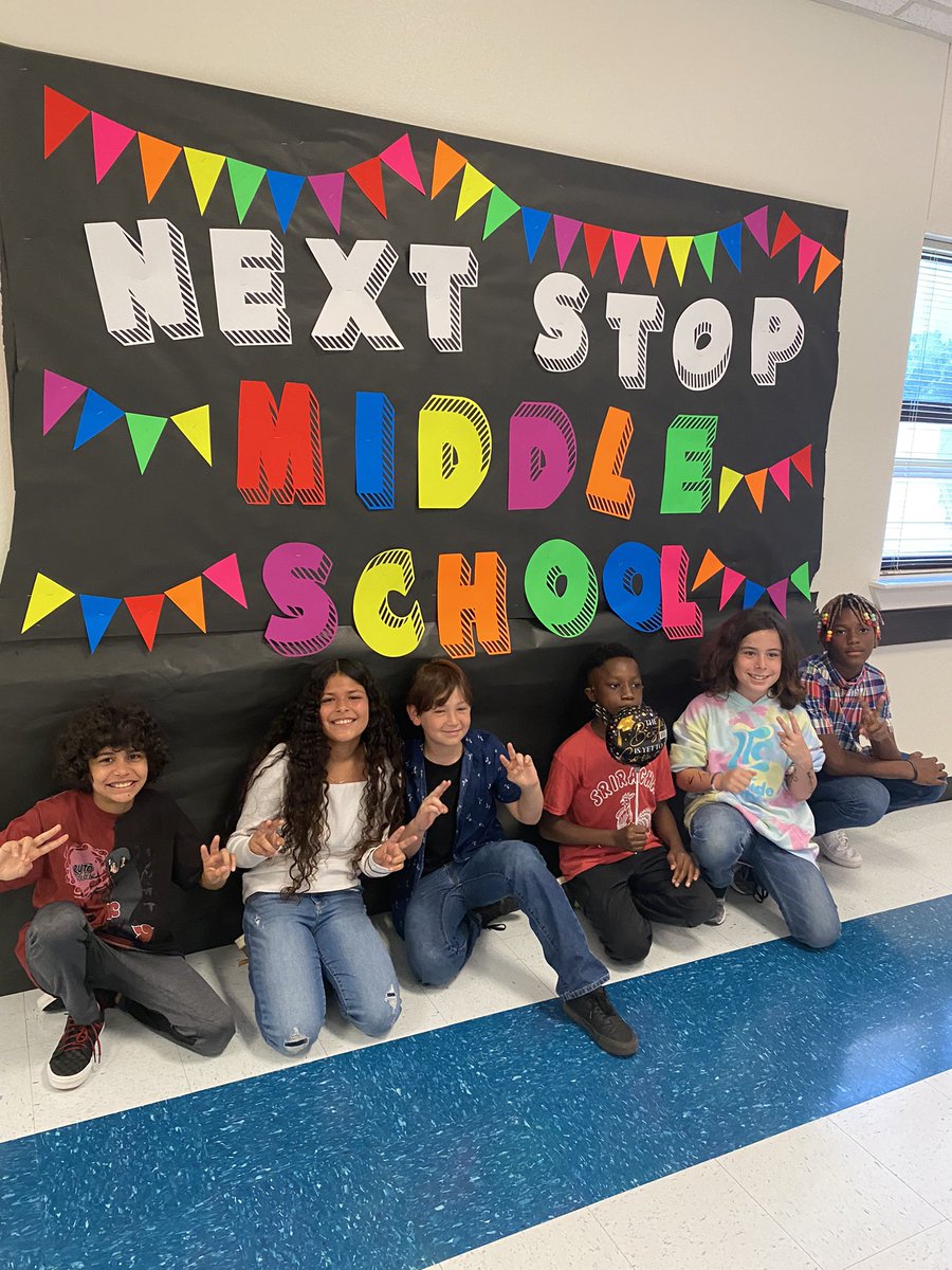 smalldfes's tweet photo. Last day of 5th grade @DFT_Braves with @AlifiaBritton and @angela_page5 #nextstopmiddleschool https://t.co/qqUSVOxVUv