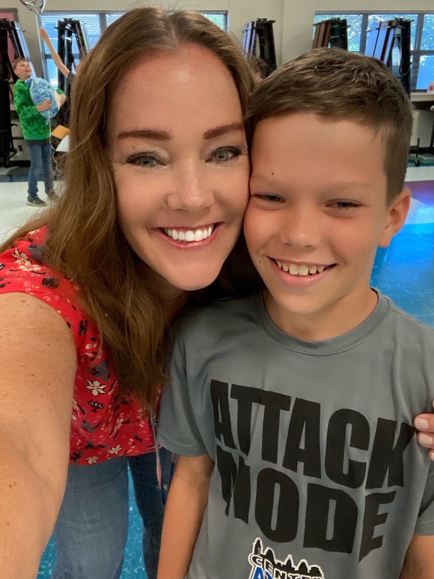 smalldfes's tweet photo. Last day of 5th grade @DFT_Braves with @AlifiaBritton and @angela_page5 #nextstopmiddleschool https://t.co/qqUSVOxVUv