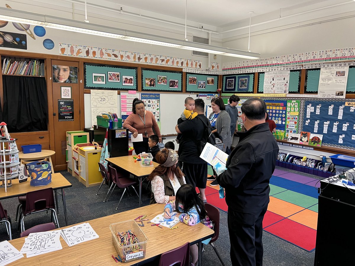 johnbjoraker's tweet photo. Fun night with new families ⁦@FarnsworthPreK4⁩ for New Student Orientation! https://t.co/eMtqzvWg9w