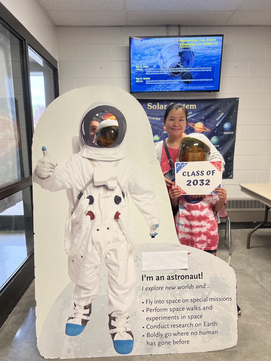 johnbjoraker's tweet photo. Fun night with new families ⁦@FarnsworthPreK4⁩ for New Student Orientation! https://t.co/eMtqzvWg9w