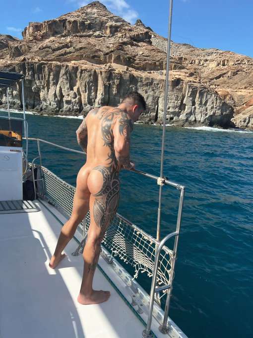 #boys #Muscleguy #nakedpublic #beachbody https://t.co/MrlpK5qQEV