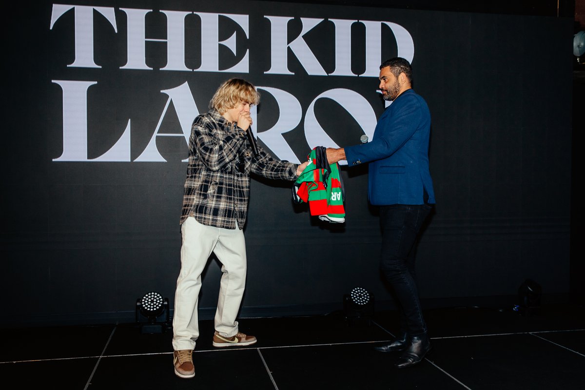 richdigital_au's tweet photo. Two First Nations legends sharing the stage. Greg Inglis presents @thekidlaroi with his own Souths jersey during #NRLIndigenousRound https://t.co/EA2zfrHUwY
