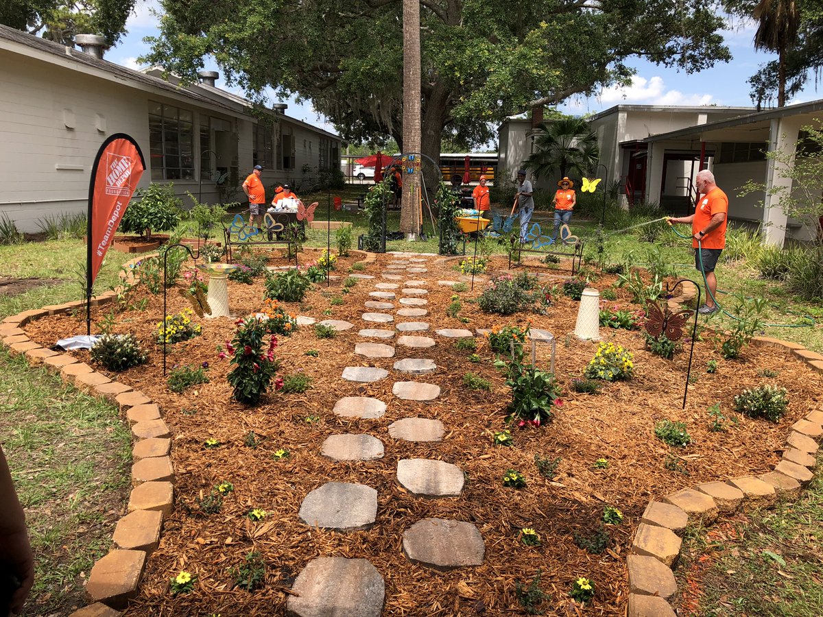 CatherineAlmag1's tweet photo. After 2 long years The Mighty Sun City was able to go out today and build a Butter Fly Garden for Kathleen Elementary. Thank you to @HomeDepotFound and #teamdepot for all your help to make it a success.@leighmartin44 @ttbeme02 @Tre_THD @derekfleming https://t.co/qZNpUjcsND