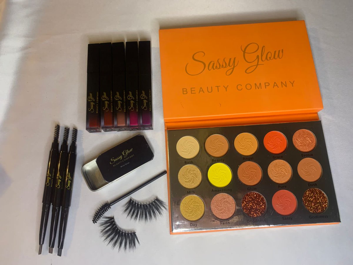 sa_mashiane's tweet image. 100% Female Black owned and South African. Head of Beauty #SassyGlowBeautyCompany 

@GirlsTalkRSA  #GirlsTalkZA | #HMWinterEssentials | #PodcastAndChill  | #Checkpoint