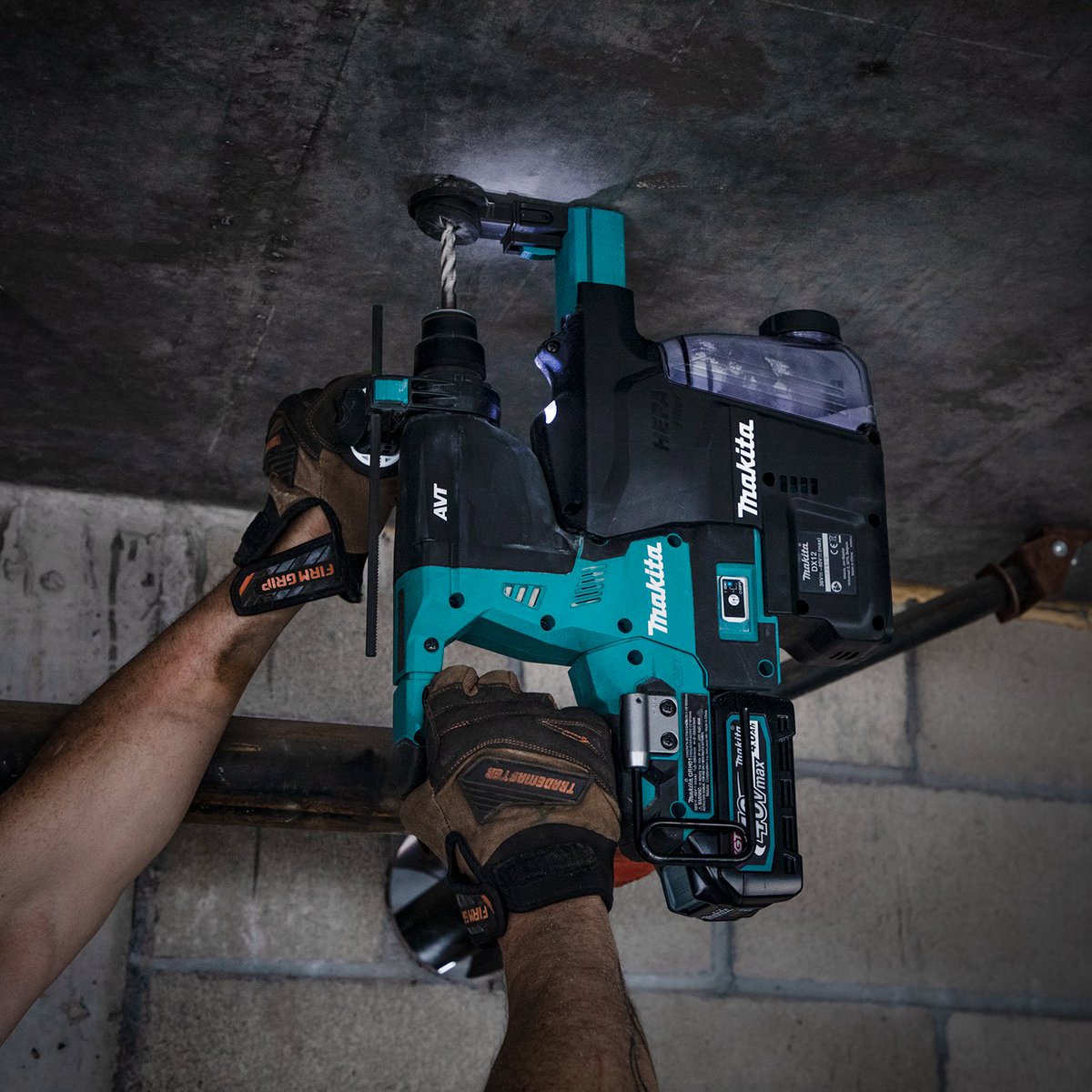 MakitaTools's tweet photo. 40V max XGT® 1‑1/8" Rotary Hammer has an on-board OSHA Table 1 compliant HEPA dust extractor. It also has a brushless motor and XGT battery technology to deliver up to 135 3/8” holes, its a cordless solution for heavy-load applications.
#makitausa #makitatools #makitaxgt #grh01 https://t.co/lAscGXPzDO