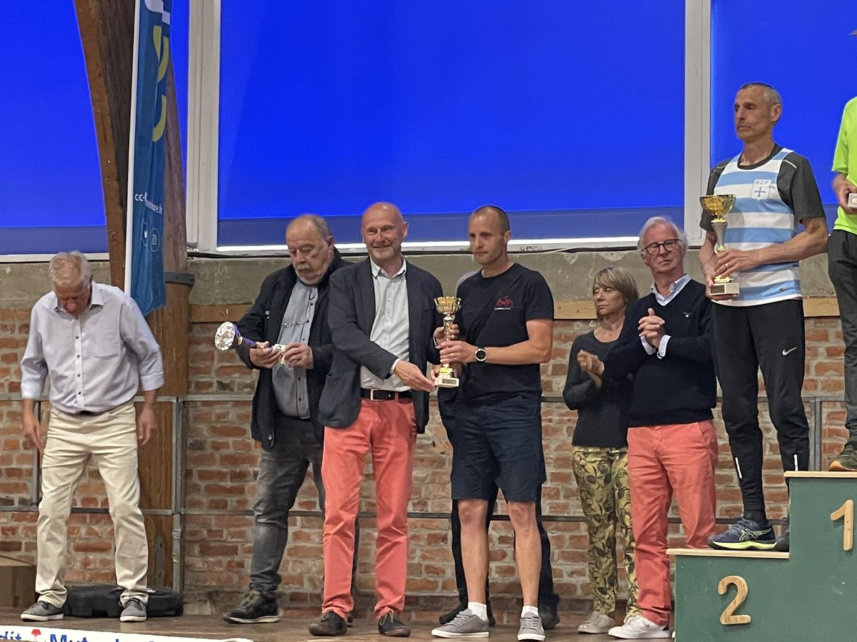 Antoine2Buck's tweet photo. Quelle journée ! Bravo @stephaneledez
🐏👟🥇
#circo5915 #flandre #legislatives2022 #unisenflandre #steenwerck #berthen #boeschepe https://t.co/8vffzZMQo5