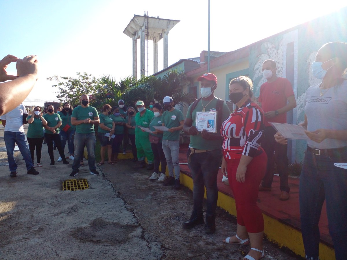 Yosmaily10's tweet photo. Se reconoce en la mañana de hoy por parte del Sindicato de Energia y Minas al Buró Sindical de la UEB DTCC PINAR DEL RÍO, por su labor sistemática y resultados satisfactorios en este 1er Trimestre del año.
#PetrolerosPorCuba https://t.co/RuzI4c4rrl