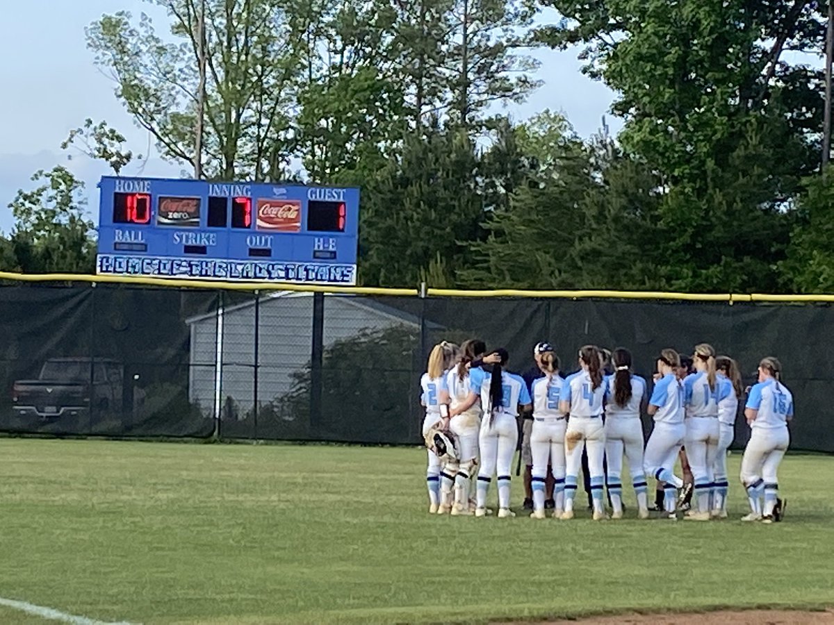 CosbyAthletics's tweet photo. Softball Region 1/4 action - 
Titans defeat @JRHSathletics 10-1
Will host Region semifinal on 5/31
@804Varsity @cfieldsports https://t.co/WLlG5MCZ0t