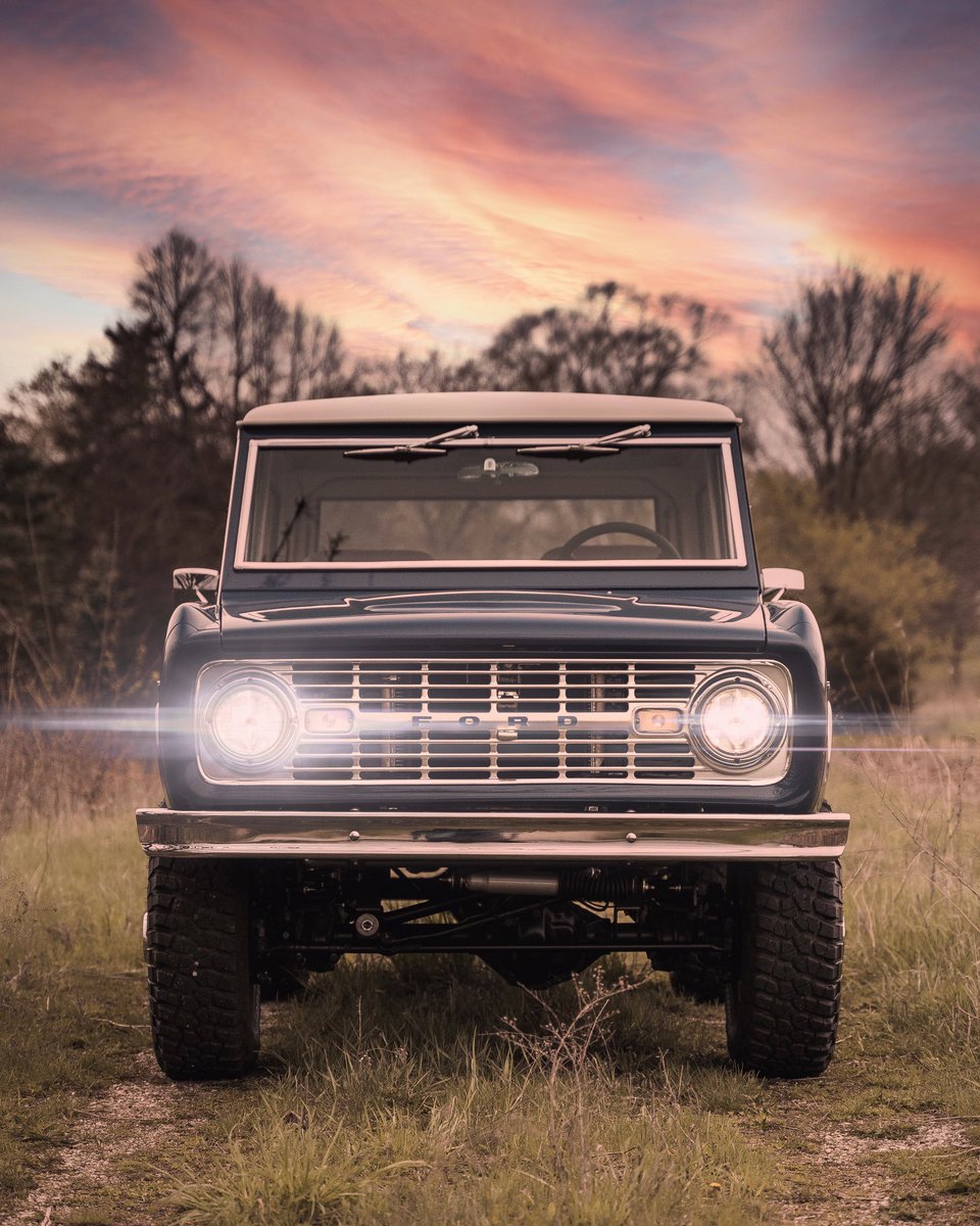 ReehoffDesign's tweet image. 71 Bronco shoot with @Photoshop sky replacement tool... Pretty impressive!