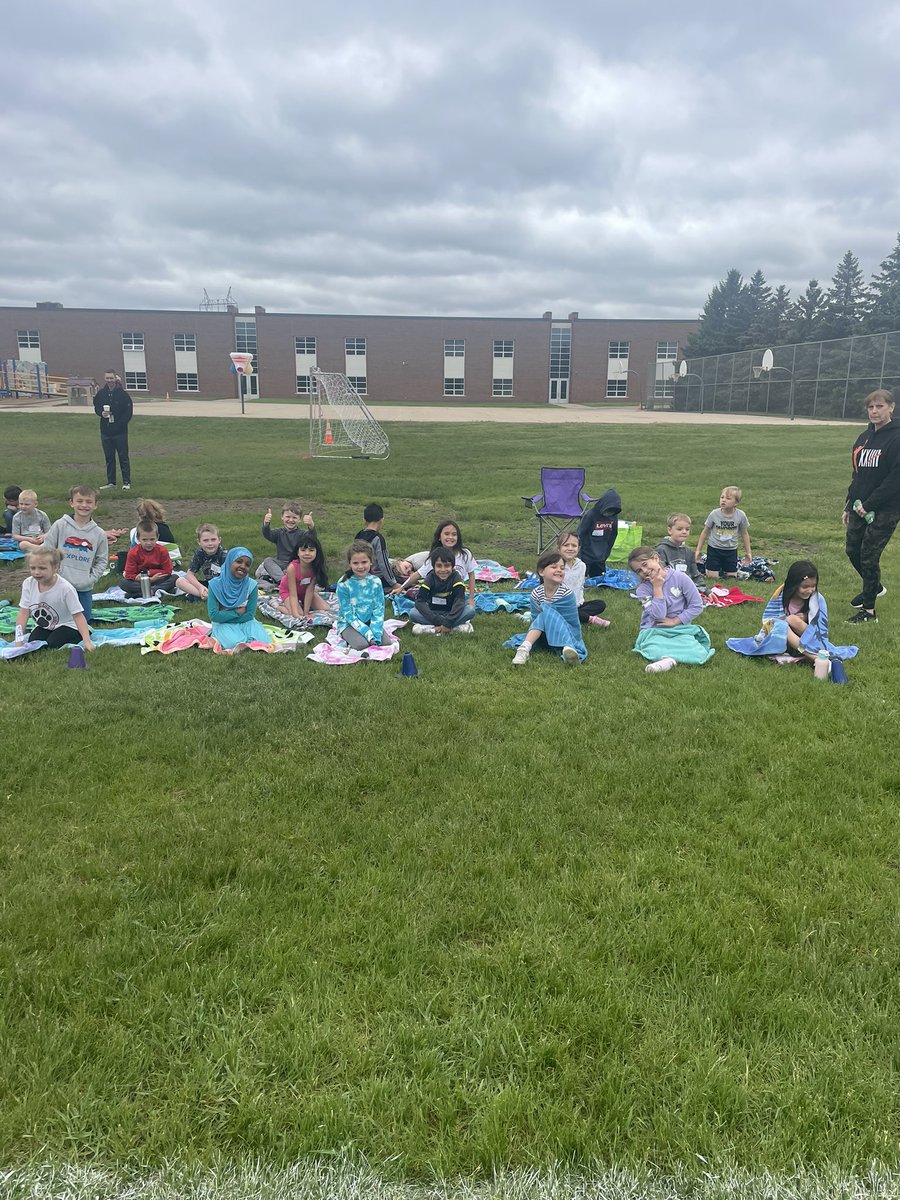 Sweeney Phy. Ed. (@sweeneyphyed) on Twitter photo Our amazing 1st graders had their first ever field day, thank you parents for coming! Proud of all the 1st graders for showing off their sportsmanship! <a href="/trudles4/">Trudy Lynch</a> <a href="/SweeneyElem/">Sweeney Elementary</a> Our amazing 1st graders had their first ever field day, thank you parents for coming! Proud of all the 1st graders for showing off their sportsmanship! <a href="/trudles4/">Trudy Lynch</a> <a href="/SweeneyElem/">Sweeney Elementary</a>