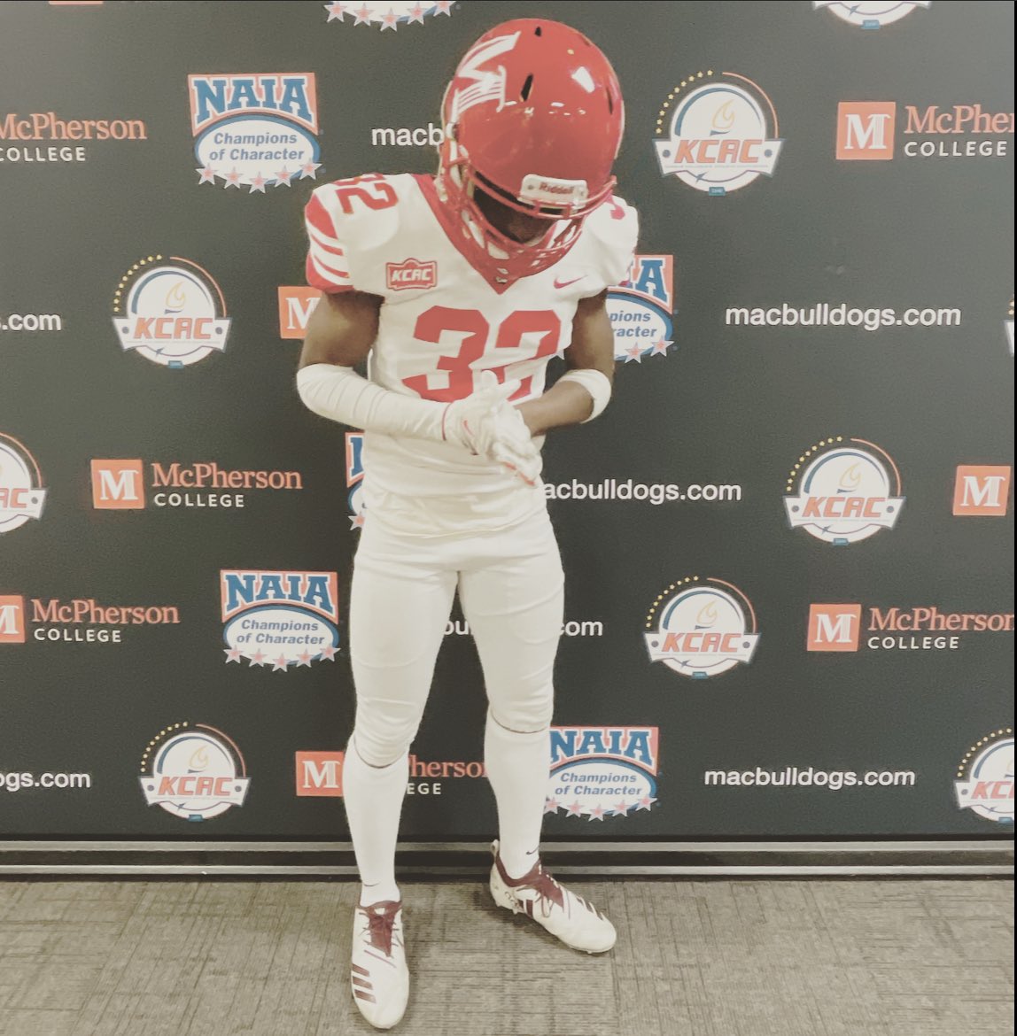 Thank you Mesquite for all the 4 years that I had at this program, but it’s now time for the New Chapter 🖤✍🏾… <a href="/SkeeterRecruits/">USVSUS</a> <a href="/MACBulldogsFB/">McPherson Football</a> #20ksigningout #DFam #3sUP