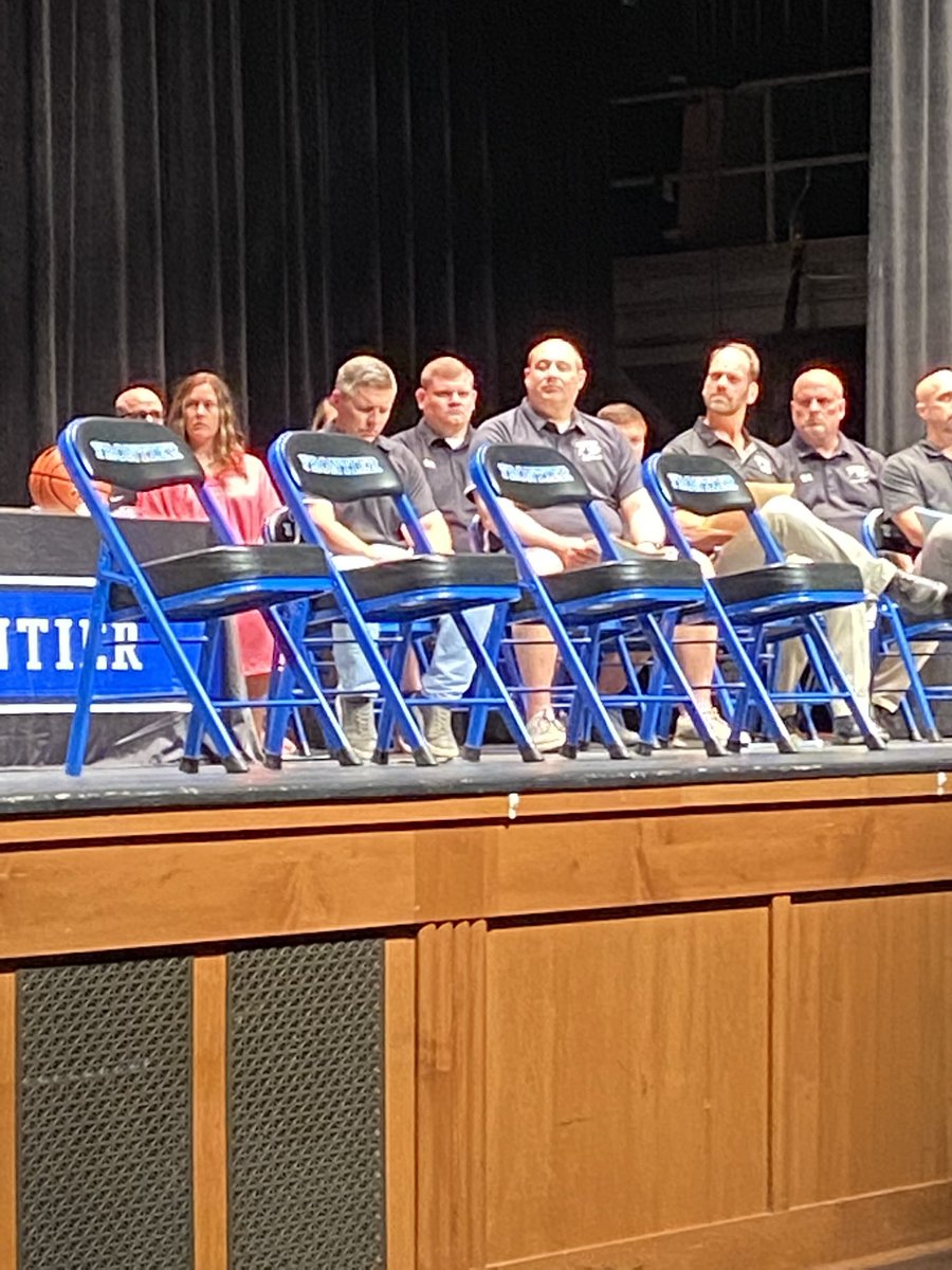 Colleen5m's tweet image. So proud of our Frontier Athletes.  Way to go!! Thank u Mr. Rich Gray for your work in putting a wonderful program together. @FrontierCSD @FrontierAthlete #sport #Falcons